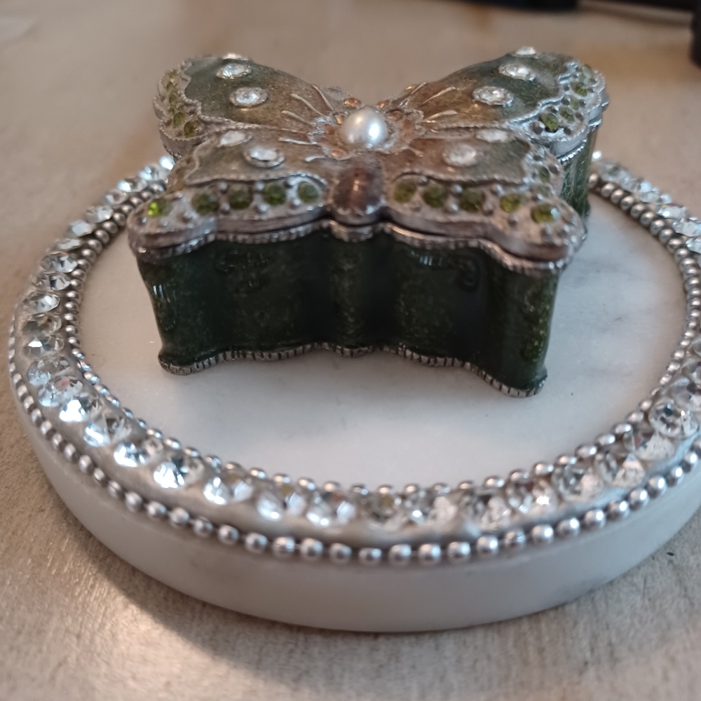 Vintage Green Enamel and Rhinestone Butterfly Trinket Box - Picture 2 of 6